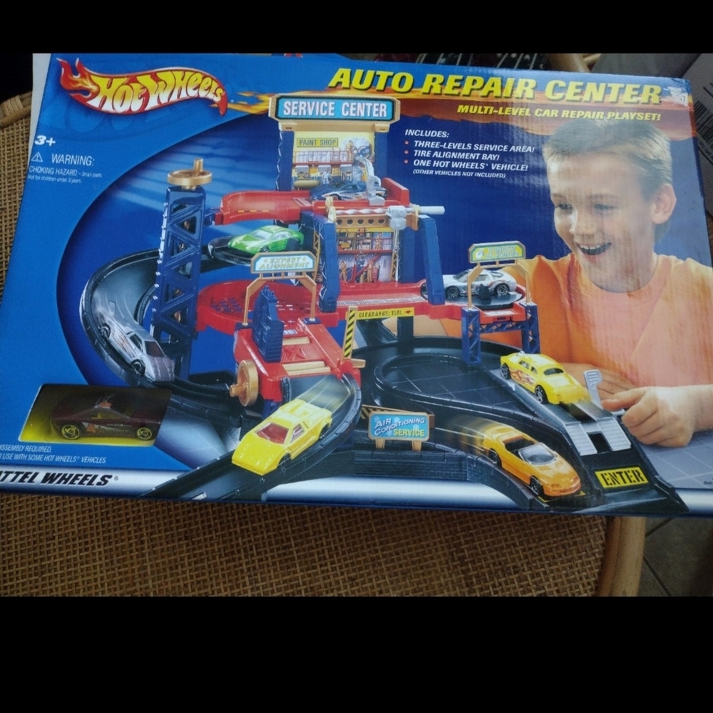 Mattel Hot Wheels Auto Repair Center - Blue, Red, Yellow